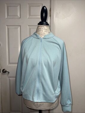 Adidas sweater. 🩵